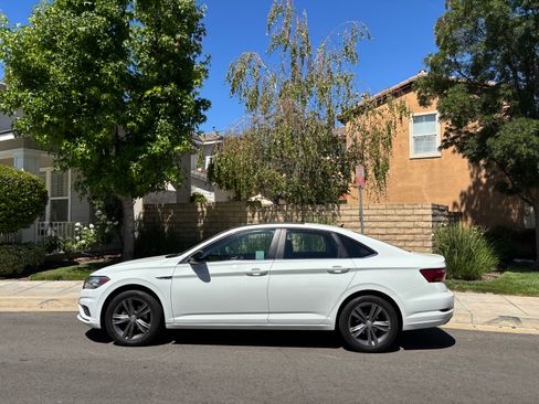Used 2019 Volkswagen Jetta R-Line FWD image 2