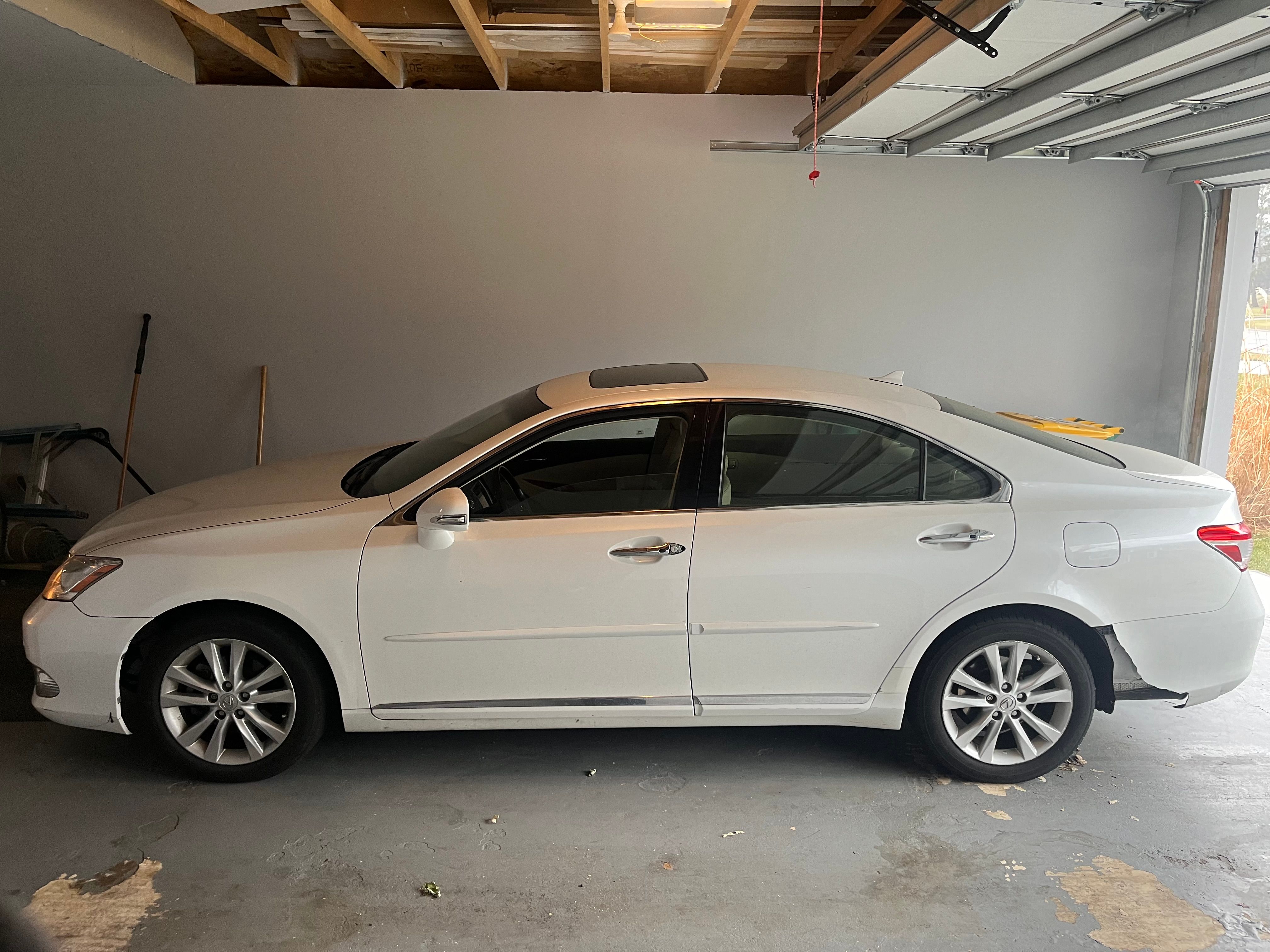 Used 2010 Lexus ES 350 FWD image 1
