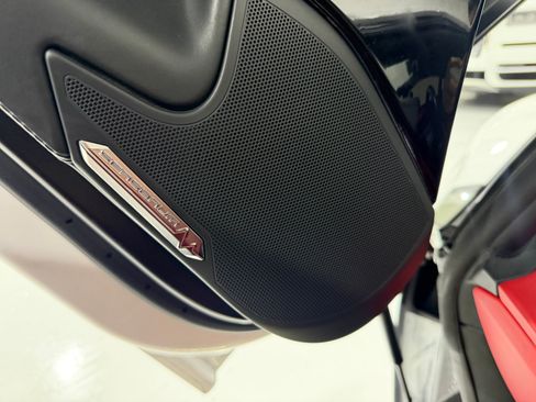 Used 2018 Lamborghini Aventador S image 11