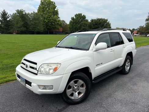 Used 2005 Toyota 4Runner Limited AWD/4WD image 2
