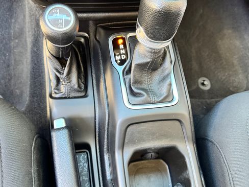 Used 2018 Jeep Wrangler Unlimited Sport S image 15