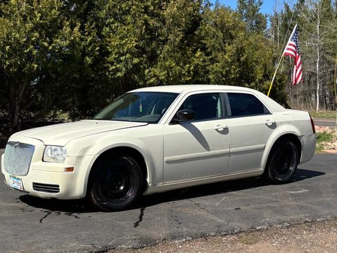 Used 2006 Chrysler 300 RWD image 1