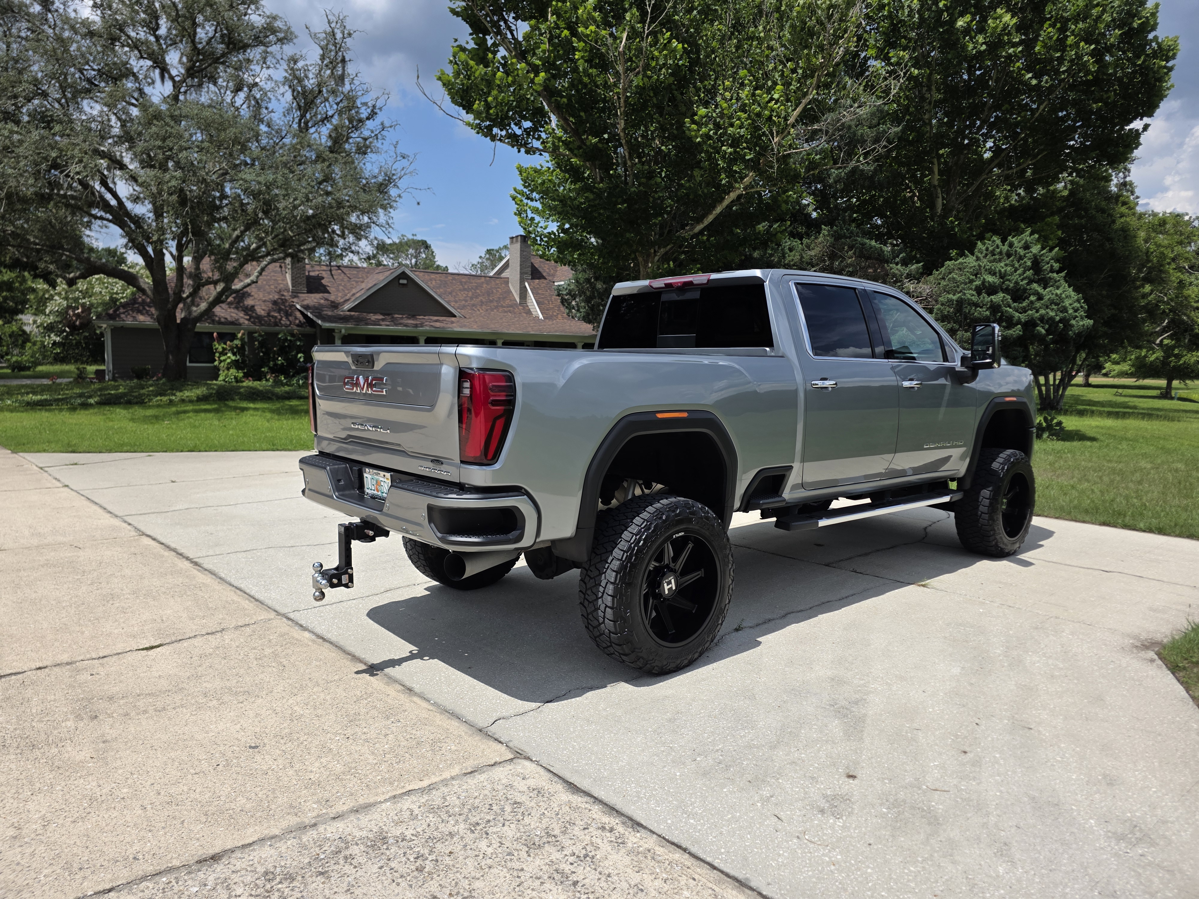 Used 2025 GMC Sierra 2500 Denali w/ Technology Package AWD/4WD image 10