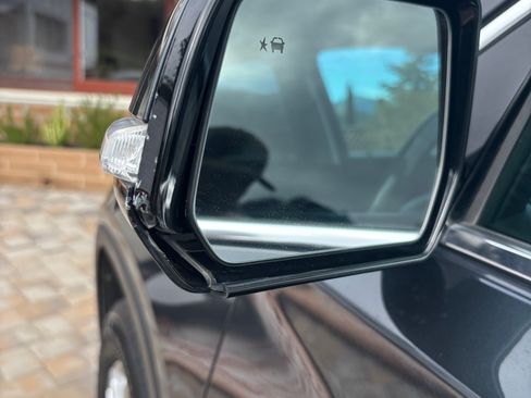 Used 2019 Chevrolet Traverse LT FWD image 5