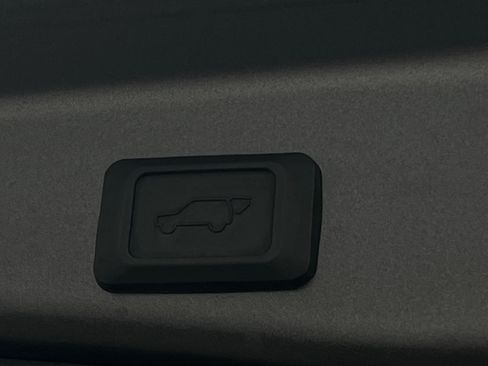 Used 2021 Toyota RAV4 XLE w/ Convenience Package image 19