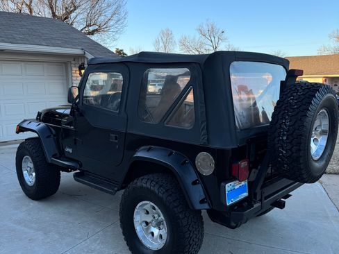 Used 1997 Jeep Wrangler SE image 4