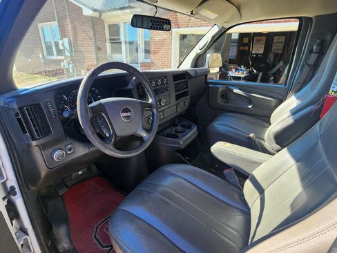 Used 2015 GMC Savana 2500 Van 3D image 5