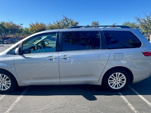 Used 2015 Toyota Sienna XLE image 5