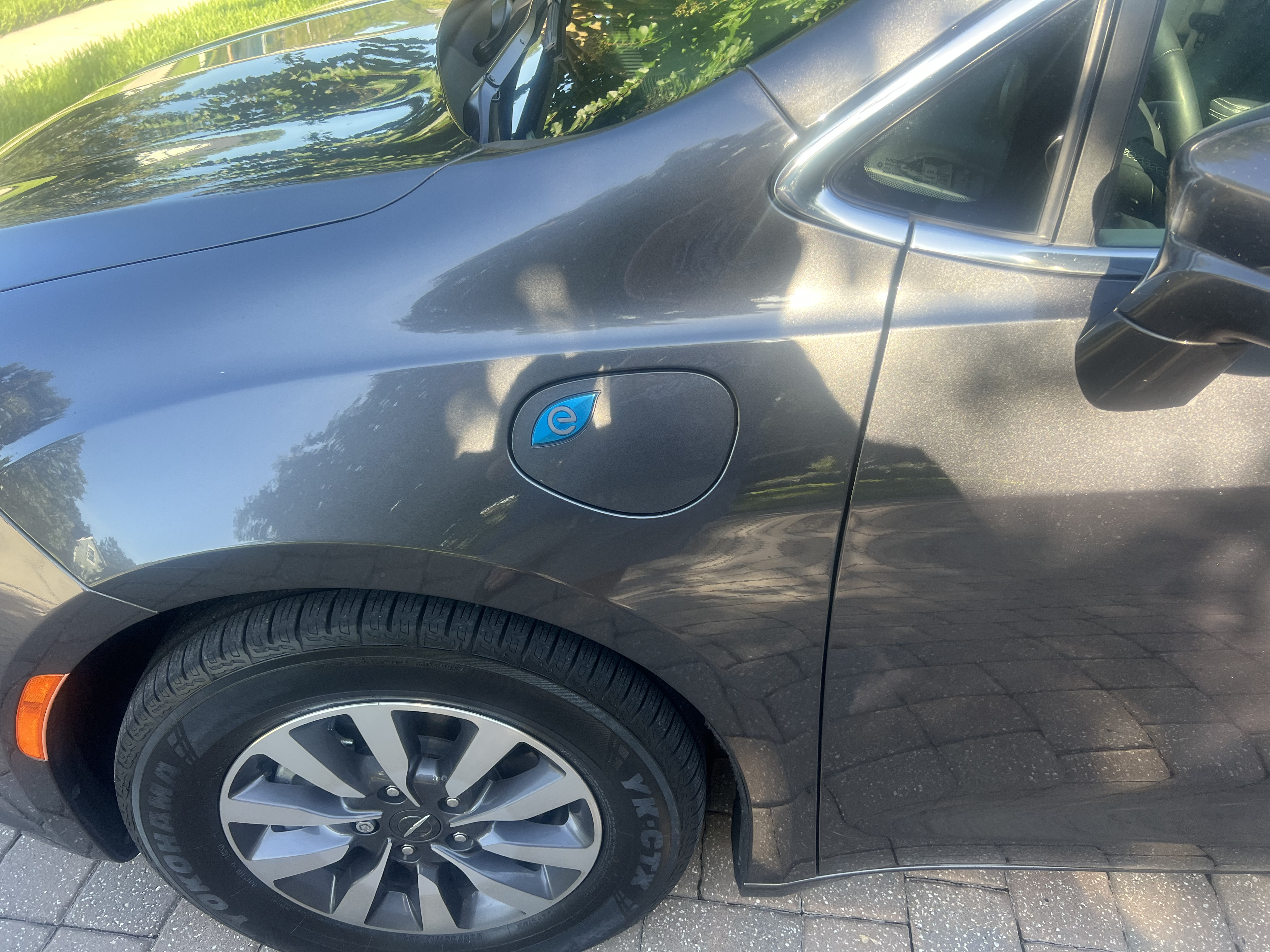 Used 2022 Chrysler Pacifica Touring-L FWD image 4