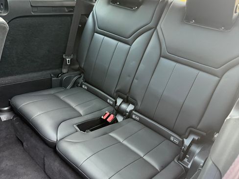 Used 2017 Land Rover Discovery HSE image 23