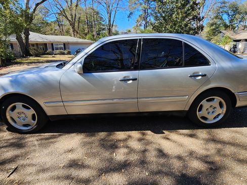 Used 1997 Mercedes-Benz E 420 Sedan image 1