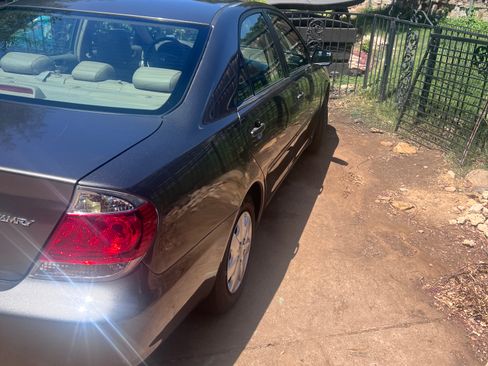 Used 2006 Toyota Camry XLE FWD image 5