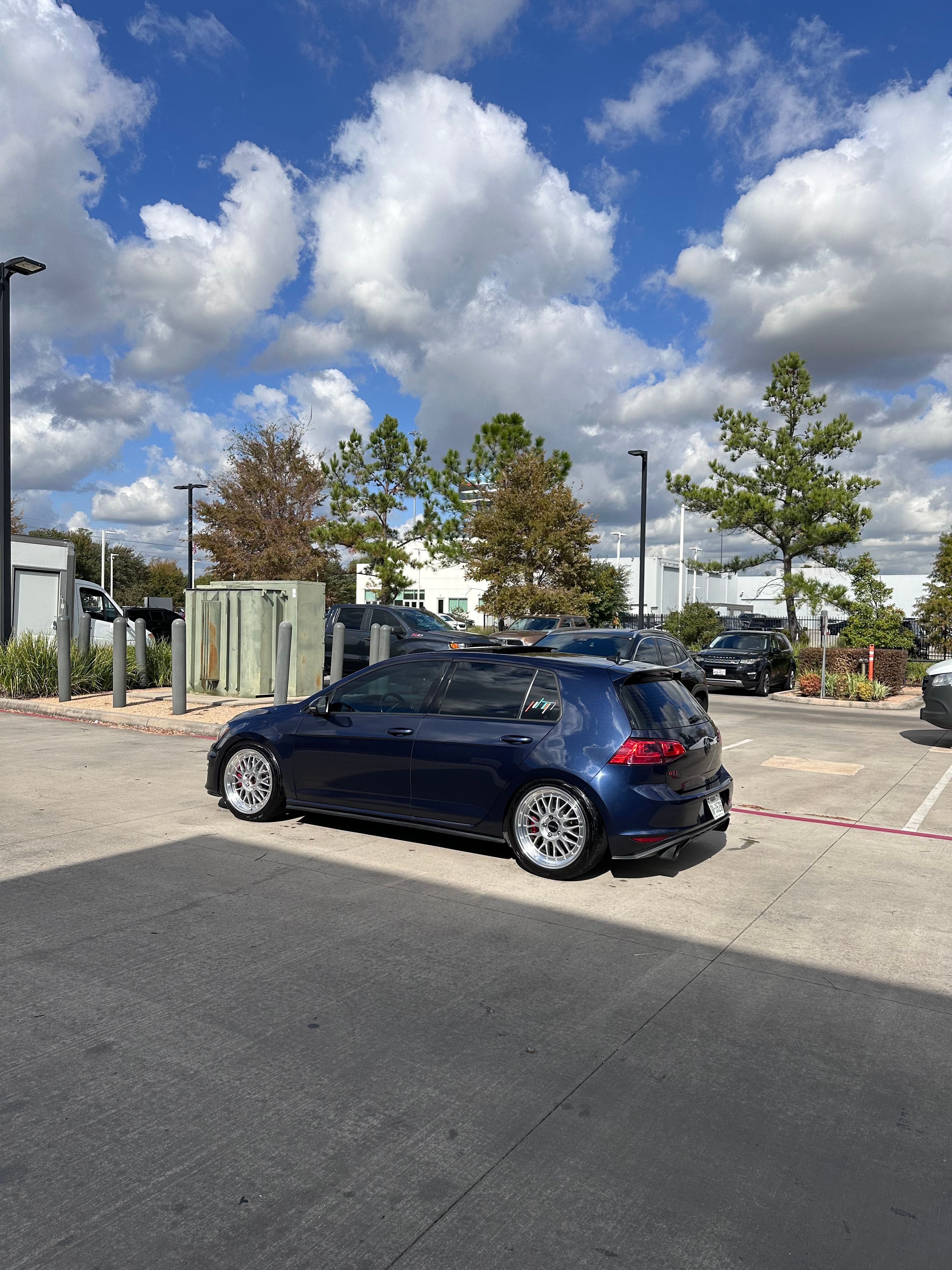 Used 2017 Volkswagen GTI Autobahn FWD image 12