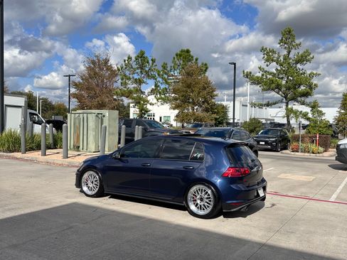 Used 2017 Volkswagen GTI Autobahn FWD image 12