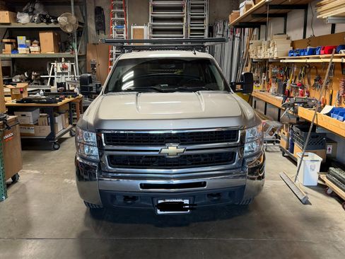 Used 2007 Chevrolet Silverado 2500 LT RWD image 1