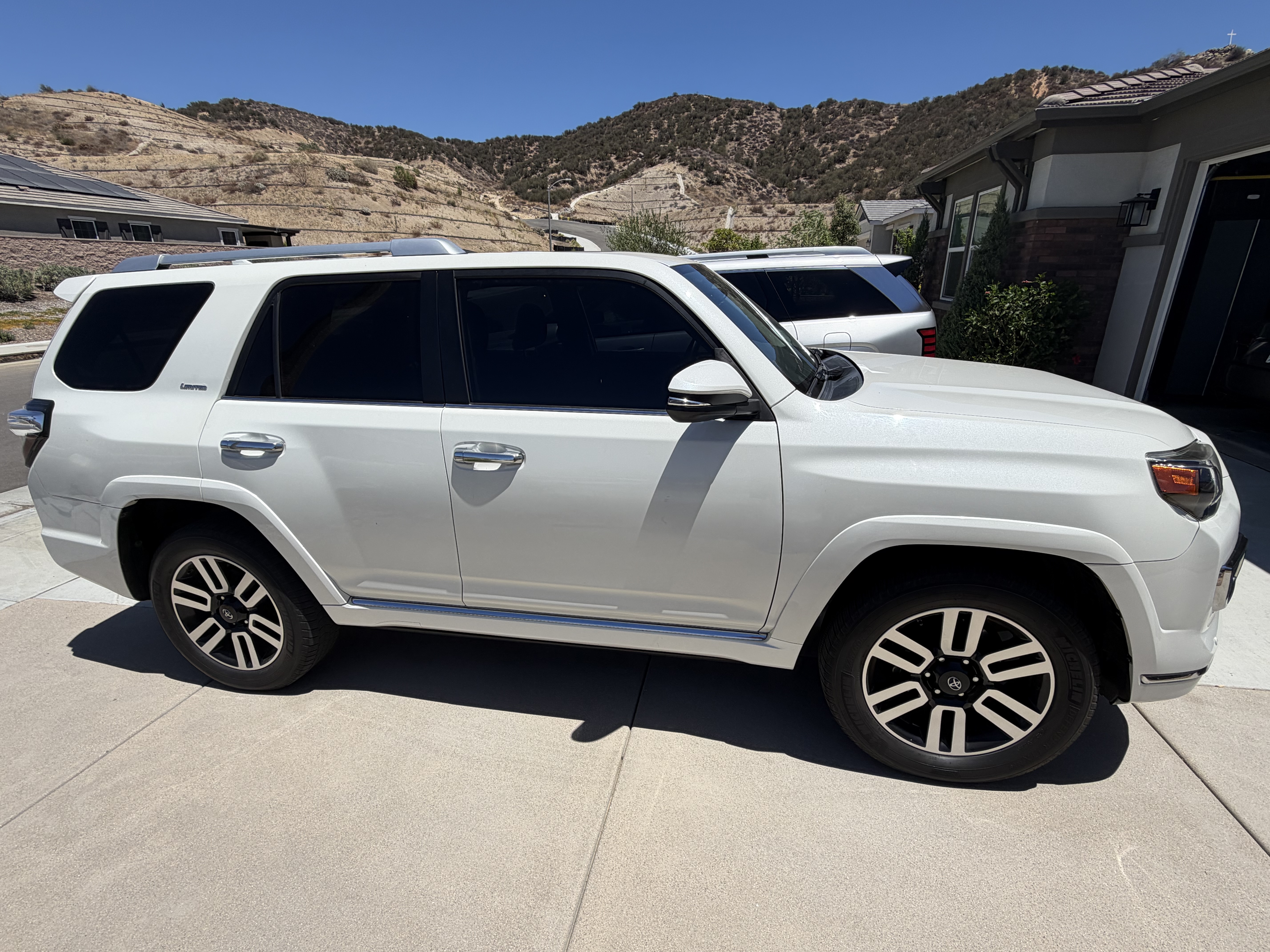Used 2018 Toyota 4Runner Limited AWD/4WD image 5