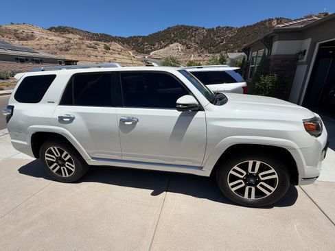 Used 2018 Toyota 4Runner Limited AWD/4WD image 5