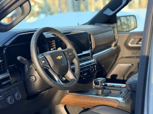 Used 2026 Chevrolet Silverado 1500 High Country w/ Technology Package AWD/4WD image 12