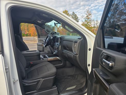 Used 2022 Chevrolet Silverado 2500 LT w/ Convenience Package image 11