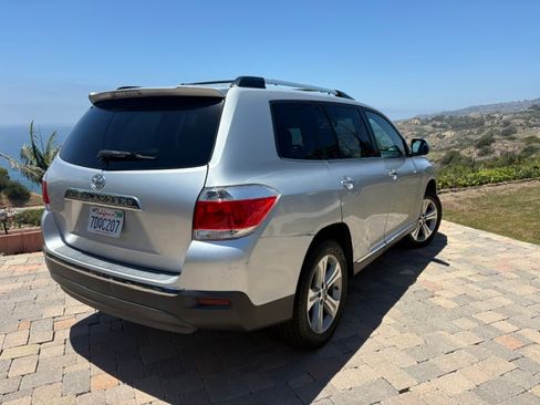 Used 2013 Toyota Highlander Limited FWD image 1