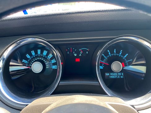Used 2012 Ford Mustang GT RWD image 8