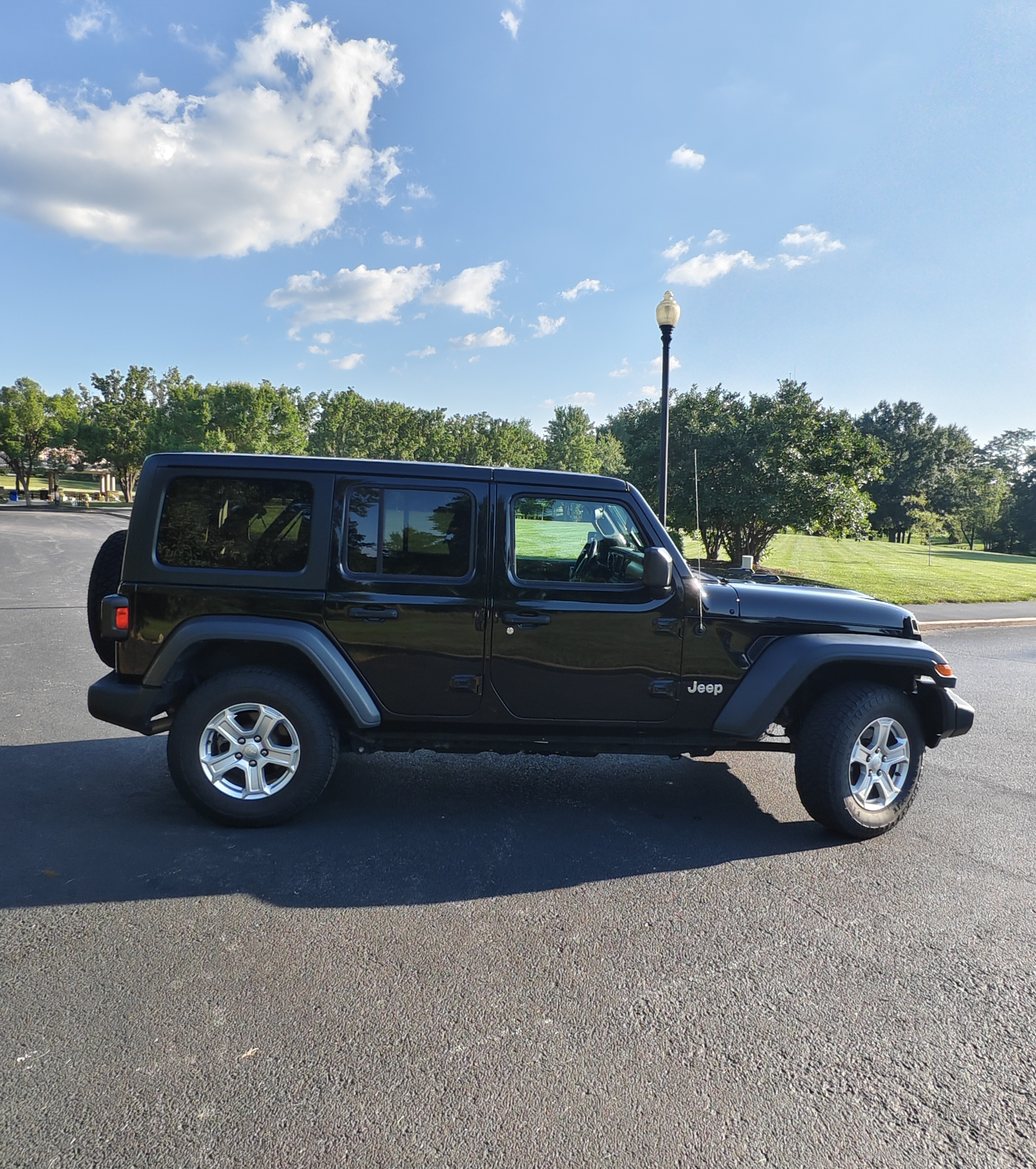 Used 2021 Jeep Wrangler Unlimited Sport AWD/4WD image 2