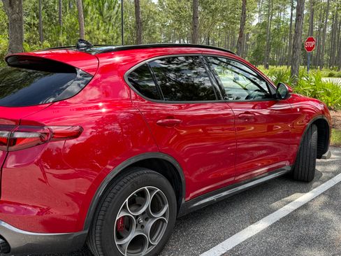 Used 2022 Alfa Romeo Stelvio Ti AWD/4WD image 4
