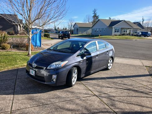 Used 2010 Toyota Prius Five image 1