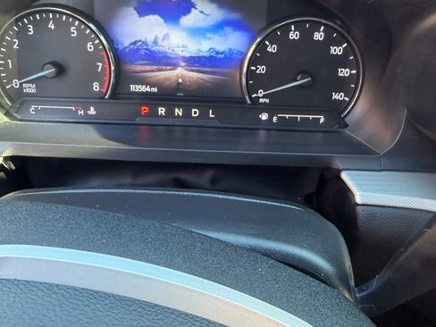 Used 2022 Ford Explorer XLT w/ Equipment Group 202A image 8