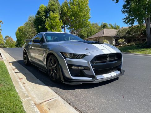 Used 2022 Ford Mustang Shelby GT500 w/ Carbon Fiber Track Pack RWD image 10