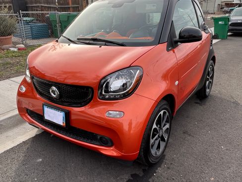 Used 2016 smart fortwo passion image 2