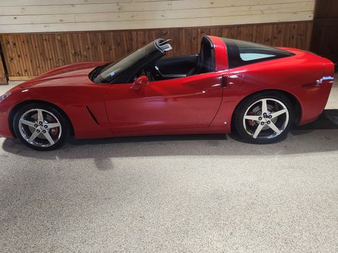 Used 2006 Chevrolet Corvette Coupe w/ Preferred Equipment Group image 2