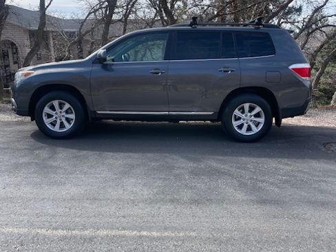 Used 2012 Toyota Highlander SE w/ Tow Pkg image 1