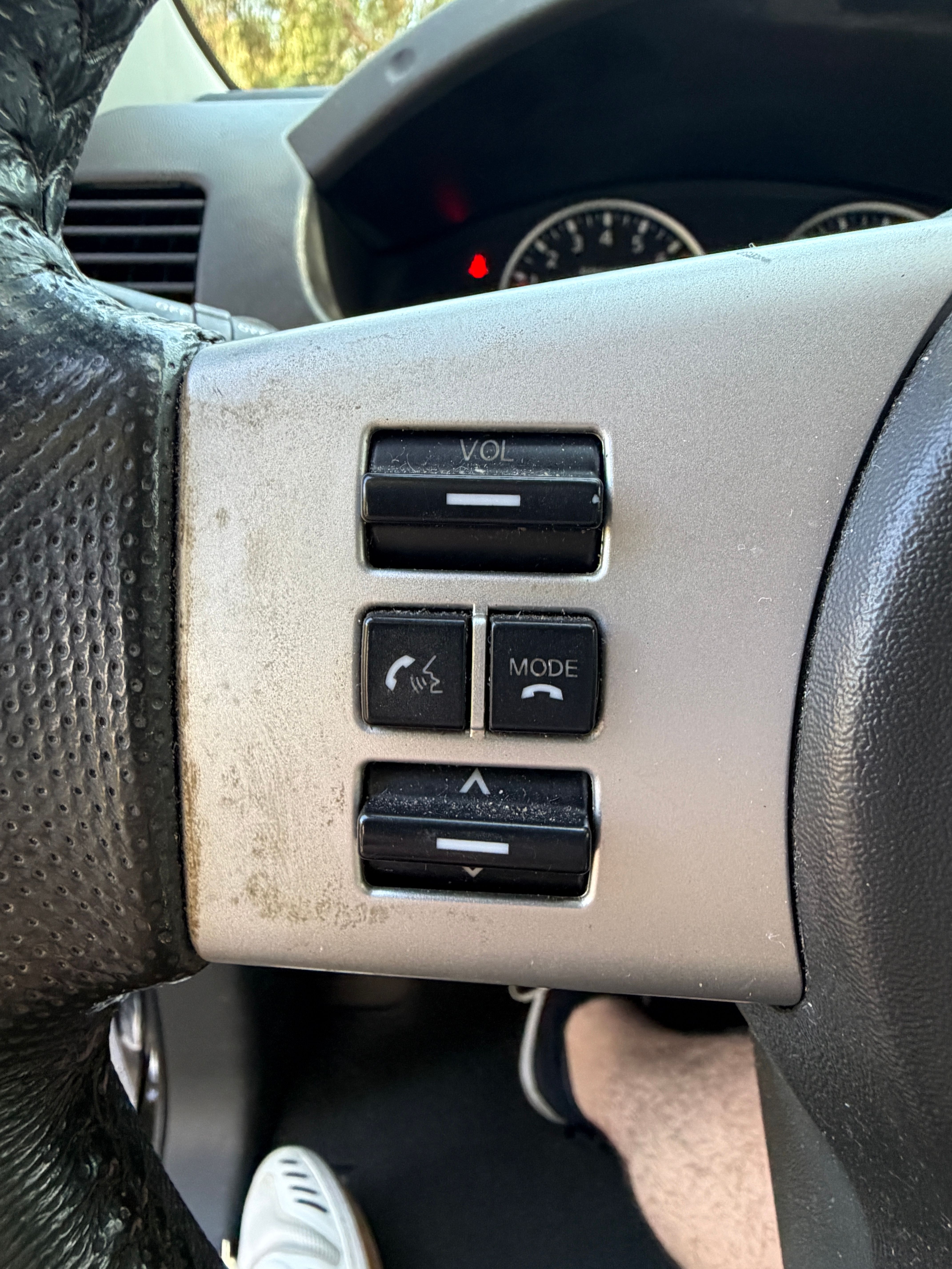 Used 2012 Nissan Pathfinder Silver RWD image 16