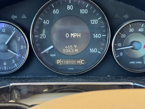 Used 2008 Mercedes-Benz CLS 550 image 16