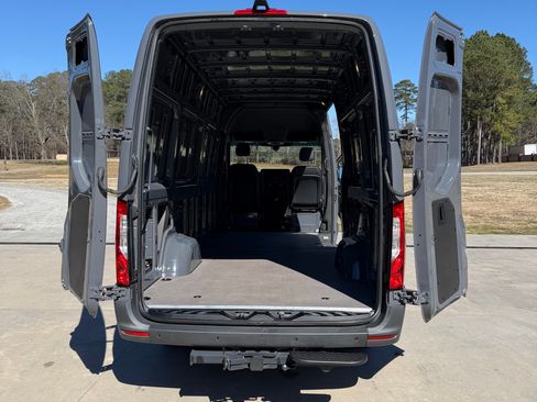 Used 2022 Mercedes-Benz Sprinter 2500 image 19