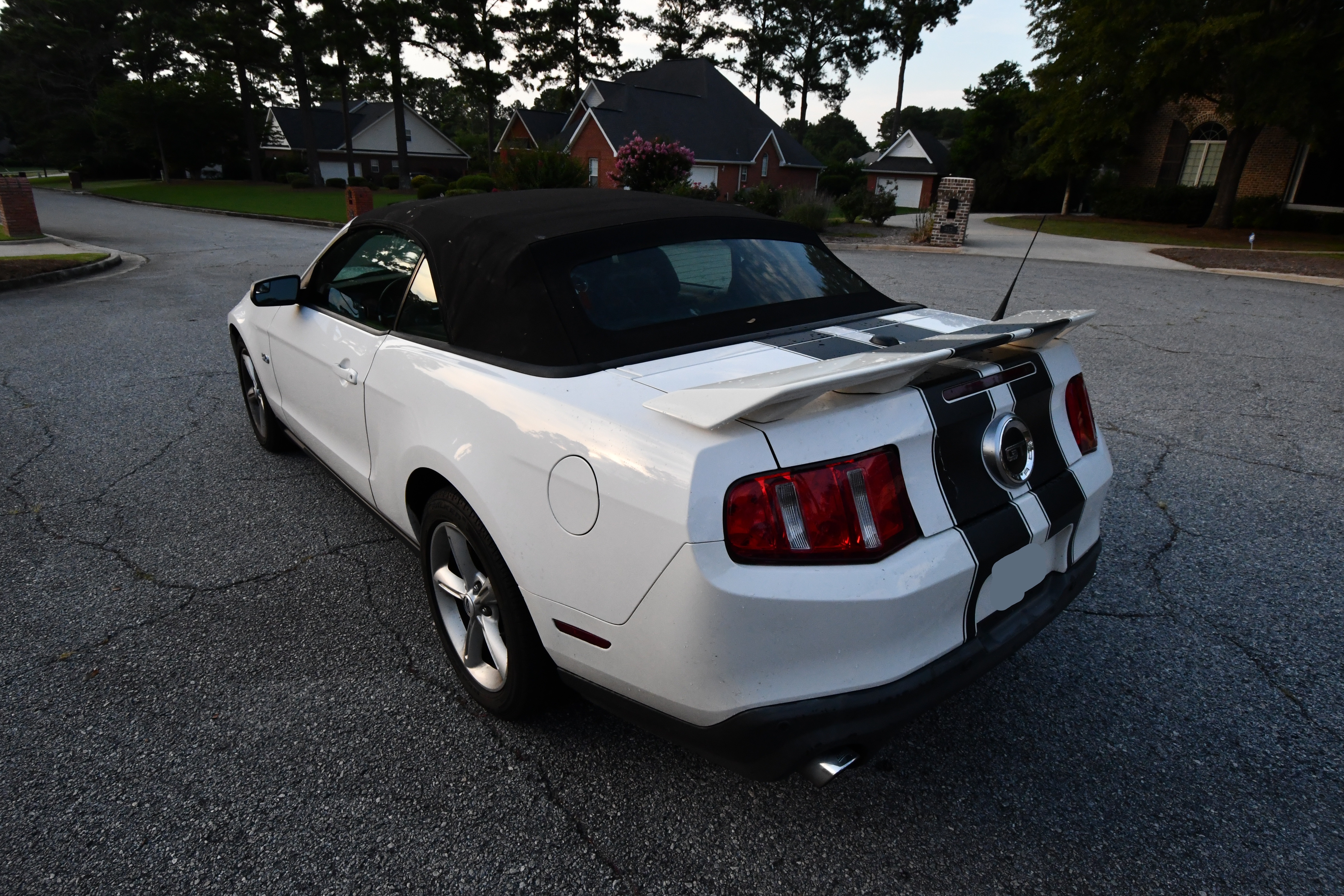 Used 2012 Ford Mustang GT Premium w/ Security Pkg RWD image 11