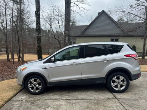 Used 2014 Ford Escape SE image 4