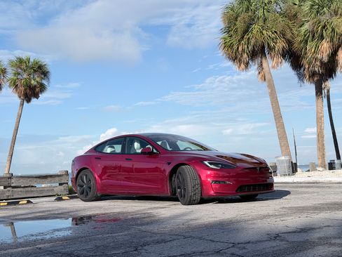 Used 2025 Tesla Model S Plaid AWD/4WD image 1
