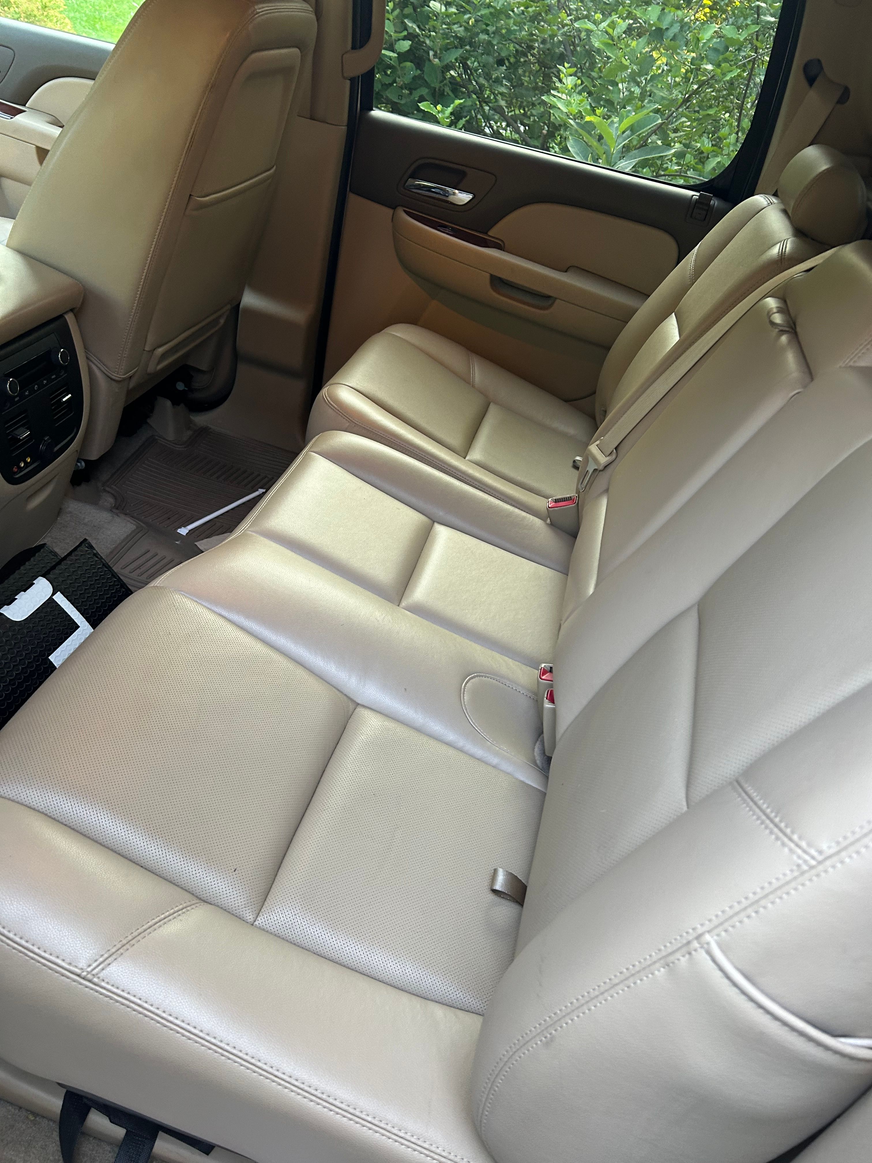Used 2013 Chevrolet Avalanche LTZ AWD/4WD image 4