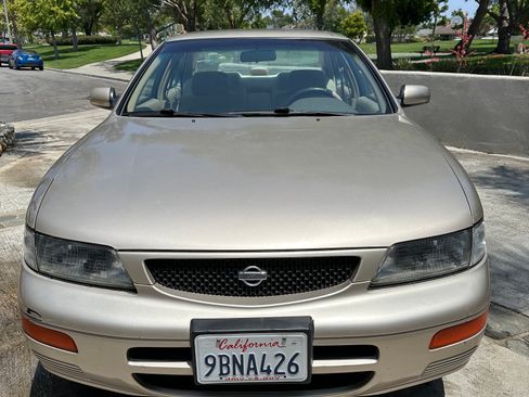 Used 1996 Nissan Maxima SE FWD image 4