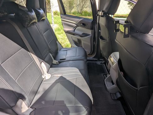 Used 2016 Toyota Highlander LE image 14