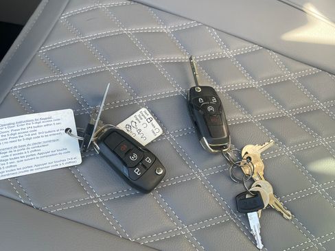 Used 2017 Ford F250 XLT w/ XLT Premium Package image 17