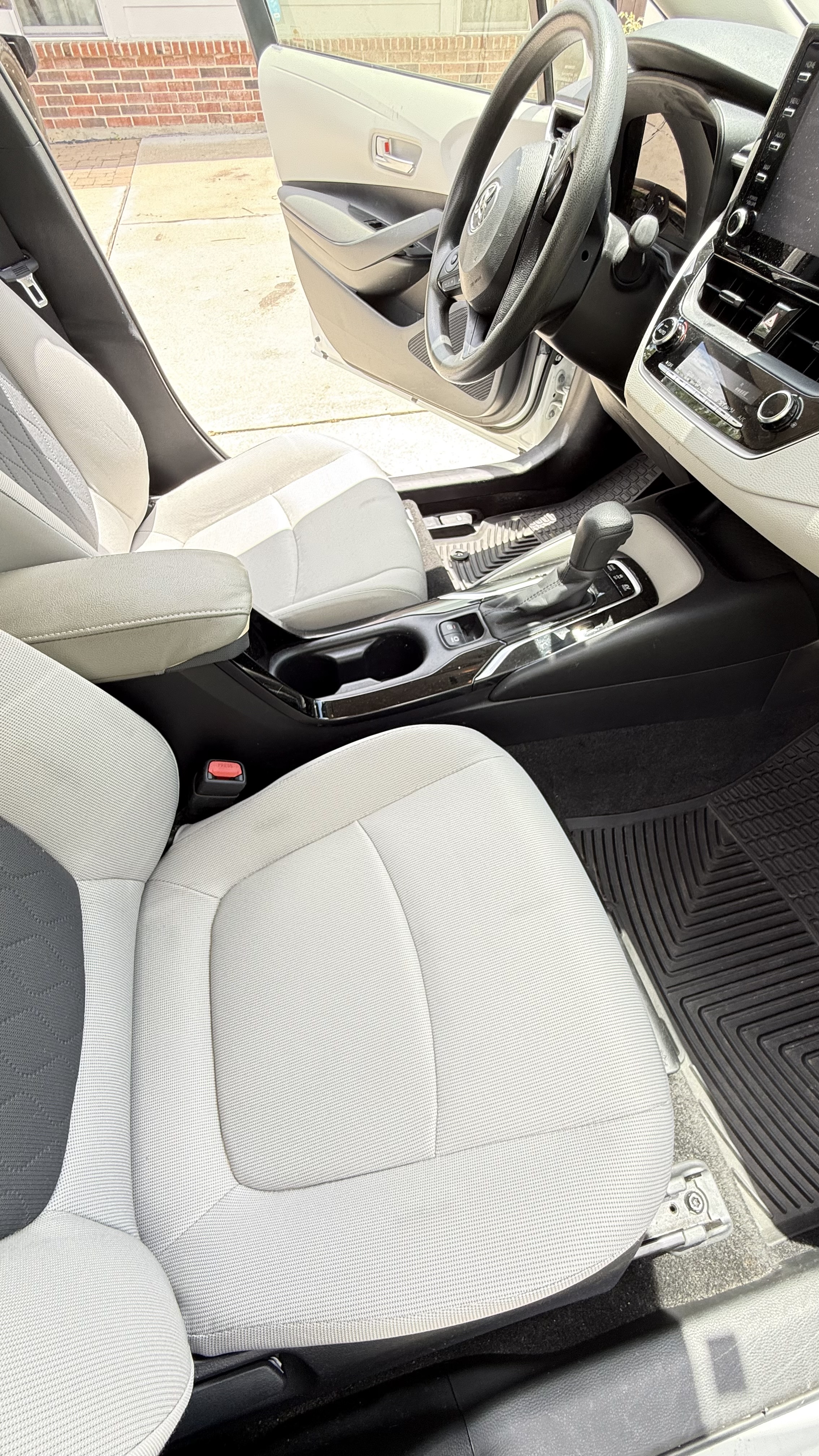 Used 2020 Toyota Corolla LE FWD image 14