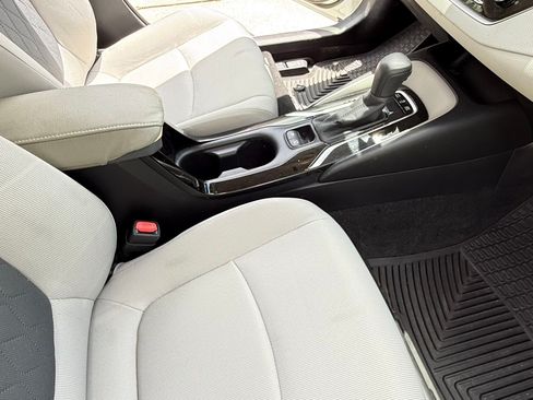 Used 2020 Toyota Corolla LE FWD image 14