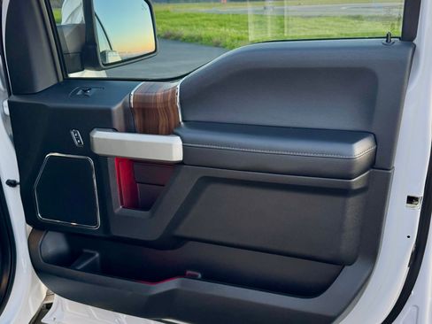 Used 2017 Ford F150 Lariat image 23