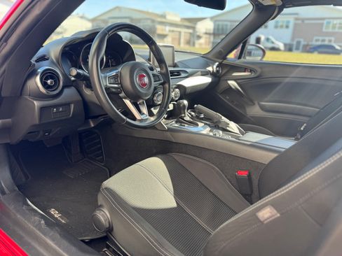 Used 2018 FIAT 124 Spider Classica w/ Technology & Siriusxm Group image 19