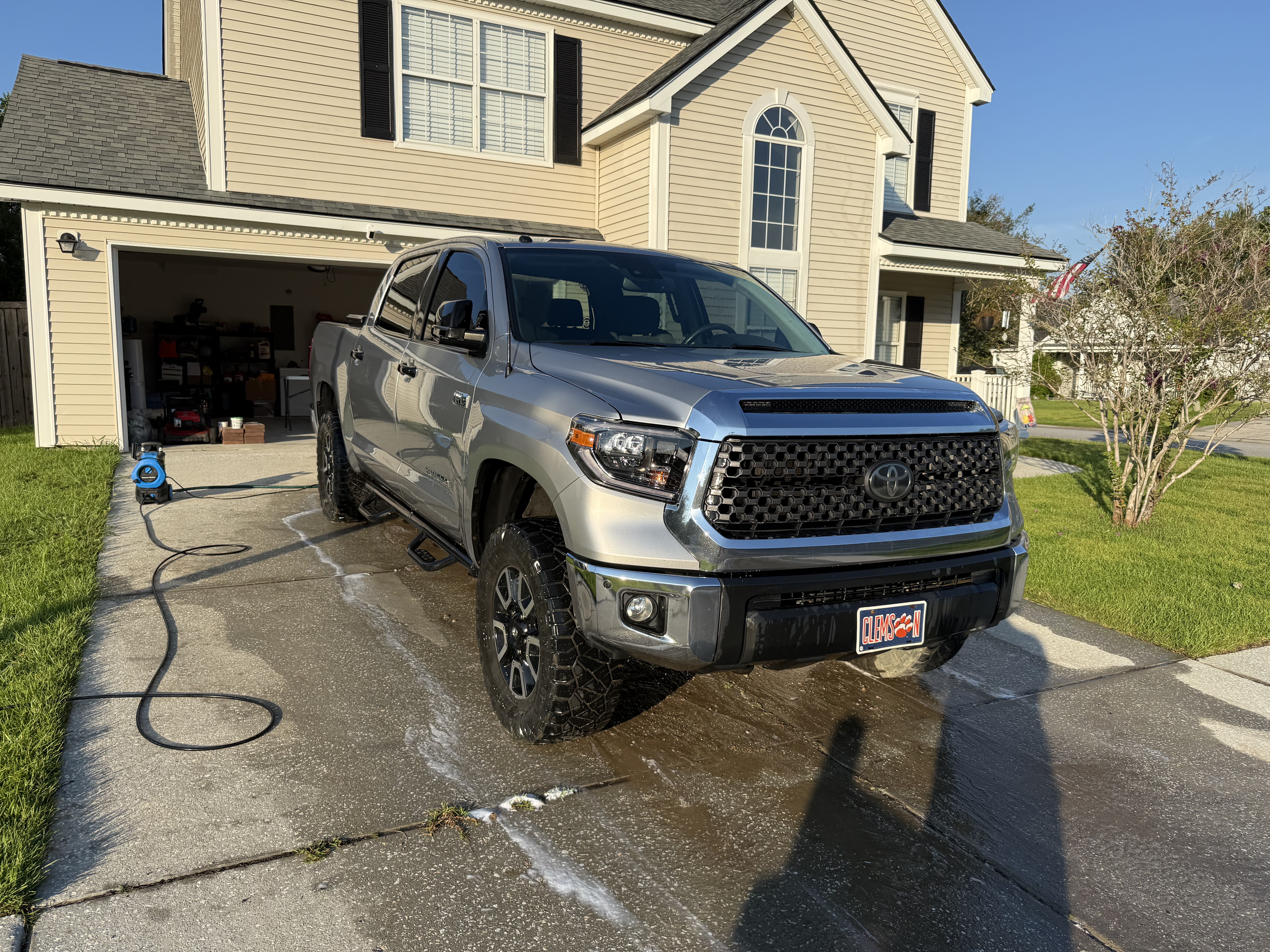 Used 2019 Toyota Tundra SR5 w/ Convenience Package AWD/4WD image 1