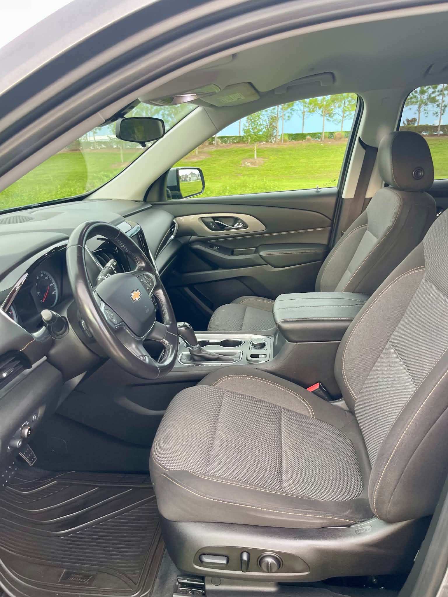 Used 2019 Chevrolet Traverse LT FWD image 11