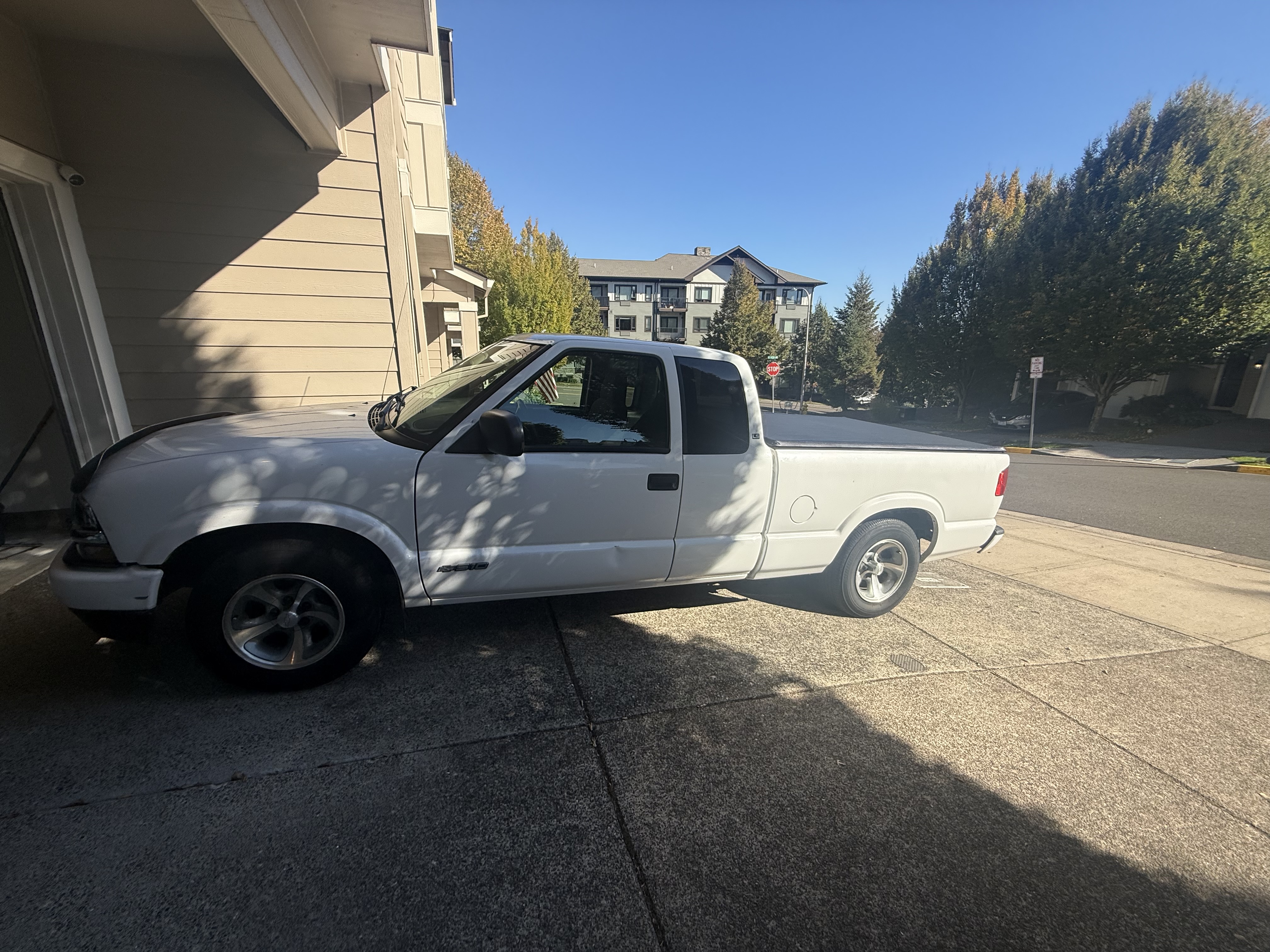 Used 2003 Chevrolet S10 Pickup LS RWD image 1